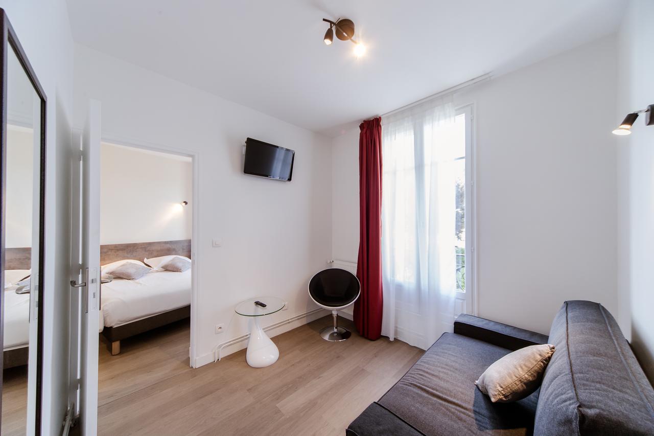Logis Hotel - Le Petit Bellon Senlis  Exterior photo