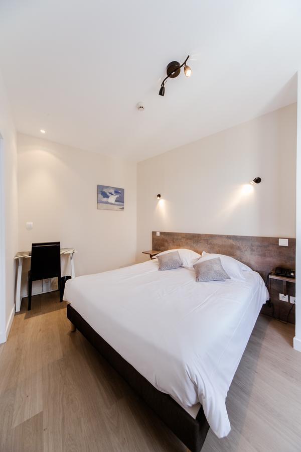 Logis Hotel - Le Petit Bellon Senlis  Exterior photo