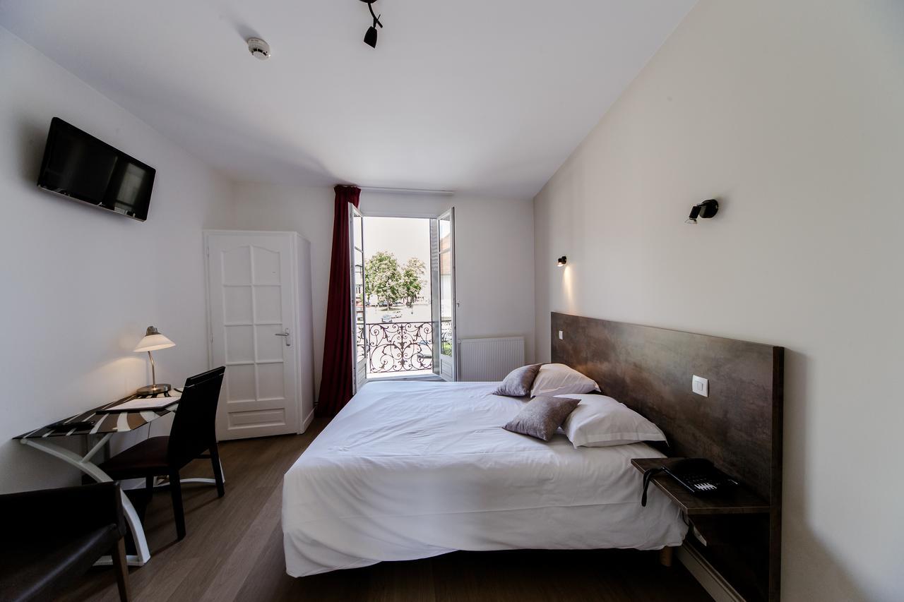 Logis Hotel - Le Petit Bellon Senlis  Exterior photo