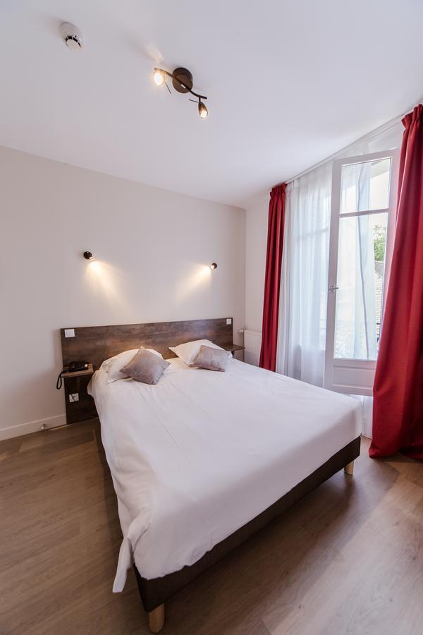 Logis Hotel - Le Petit Bellon Senlis  Exterior photo