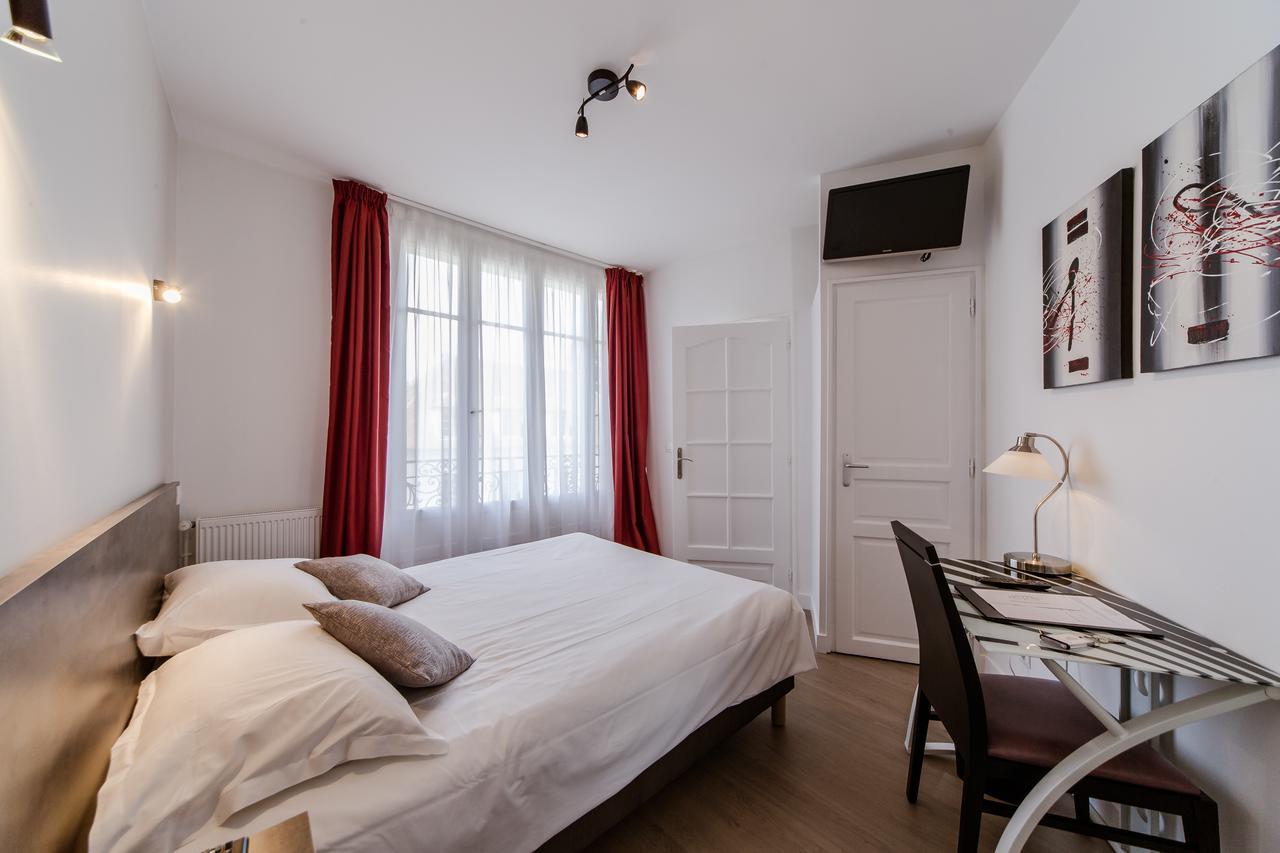 Logis Hotel - Le Petit Bellon Senlis  Exterior photo